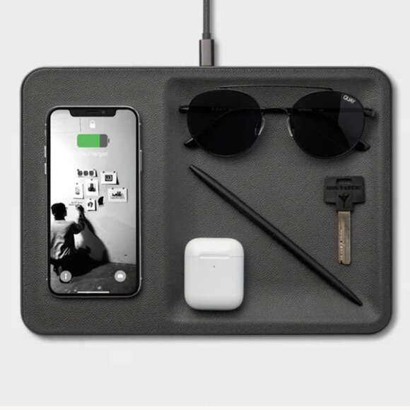 Black Single-Device Charging Tray | COURANT - Picture 1 of 3